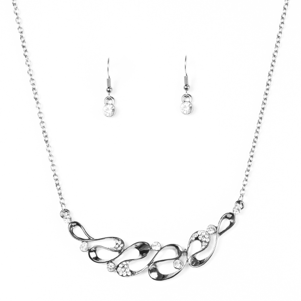 NWT rhinestone silver tone necklace & earring set